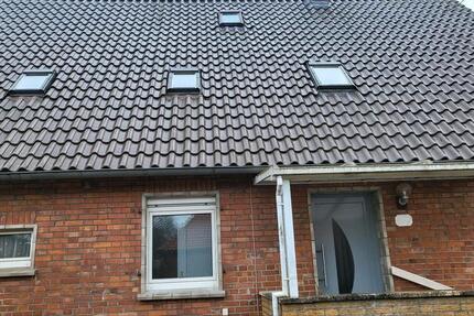 Haus Hillerse - 8 Zimmer, 220 m&sup2;, 1.500&euro; | Angebot:26025785