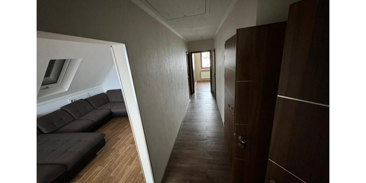 Etagenwohnung Lengede - 7 Zimmer, 151 m&sup2;, 1.200&euro; | Angebot:26181080
