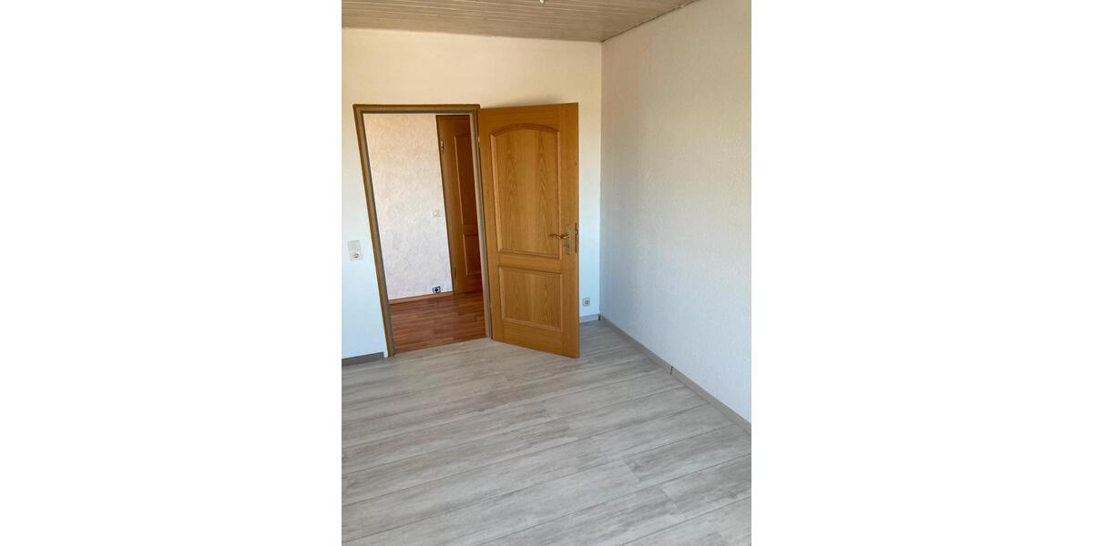 Etagenwohnung Salzgitter Ortschaft Ost - 4 Zimmer, 92 m&sup2;, 850&euro; | Angebot:26059373