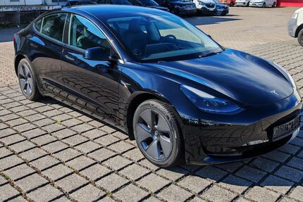 Tesla Model 3 35.664 km 28.970 &euro; Braunschweig 38112