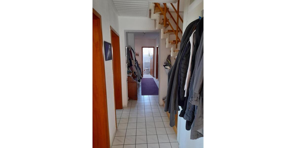 Dachgeschoßwohnung Braunschweig Broitzem - 5 Zimmer, 110 m&sup2;, 1.200&euro; | Angebot:24571863