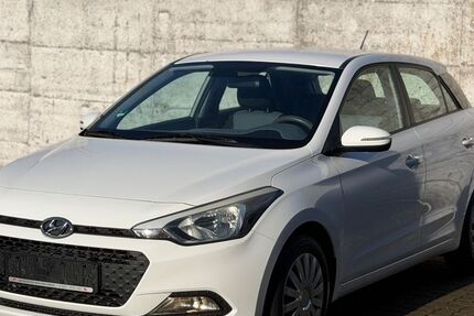 Hyundai i20 70.120 km 7.390 &euro; Salzgitter 38226