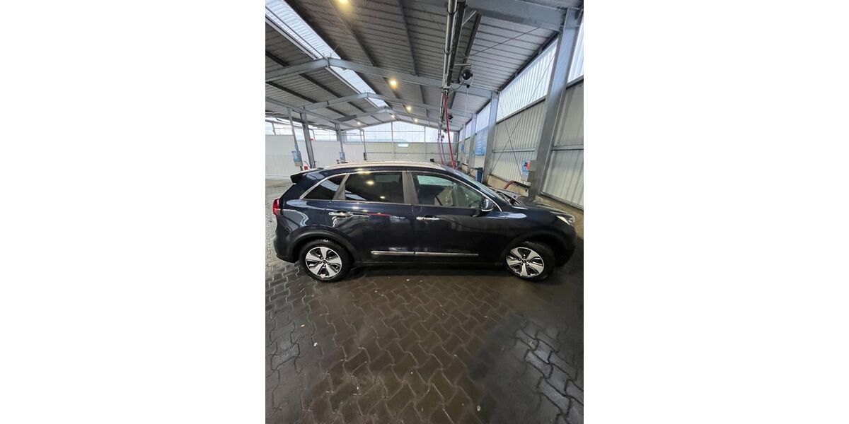 Kia Niro 92.000 km 15.500 &euro; Wittmar 38329