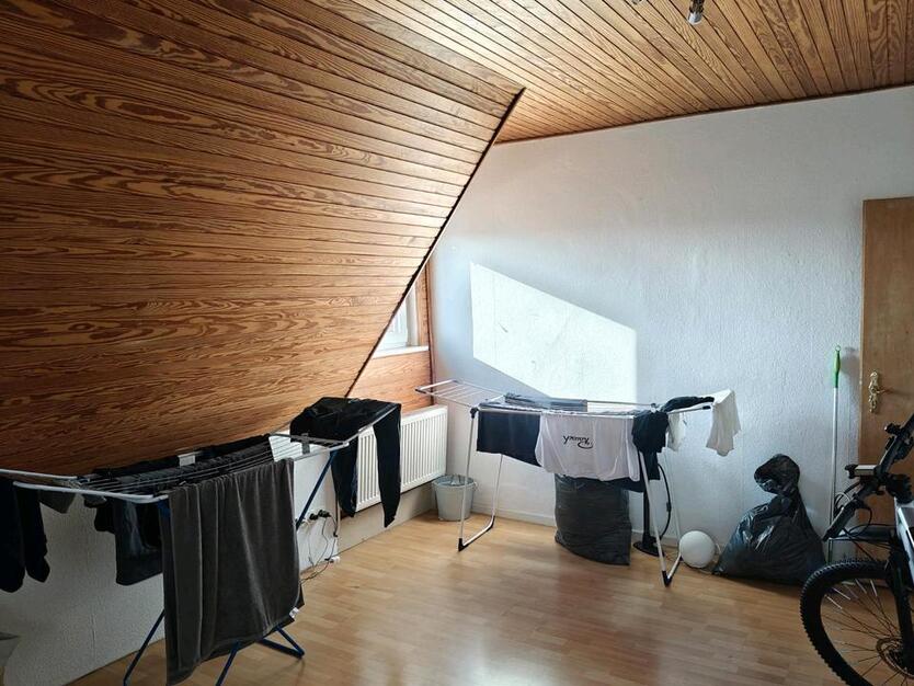 Mehrfamilienhaus Peiner Oststadt inkl. PV Anlage + Dämmung zimmer