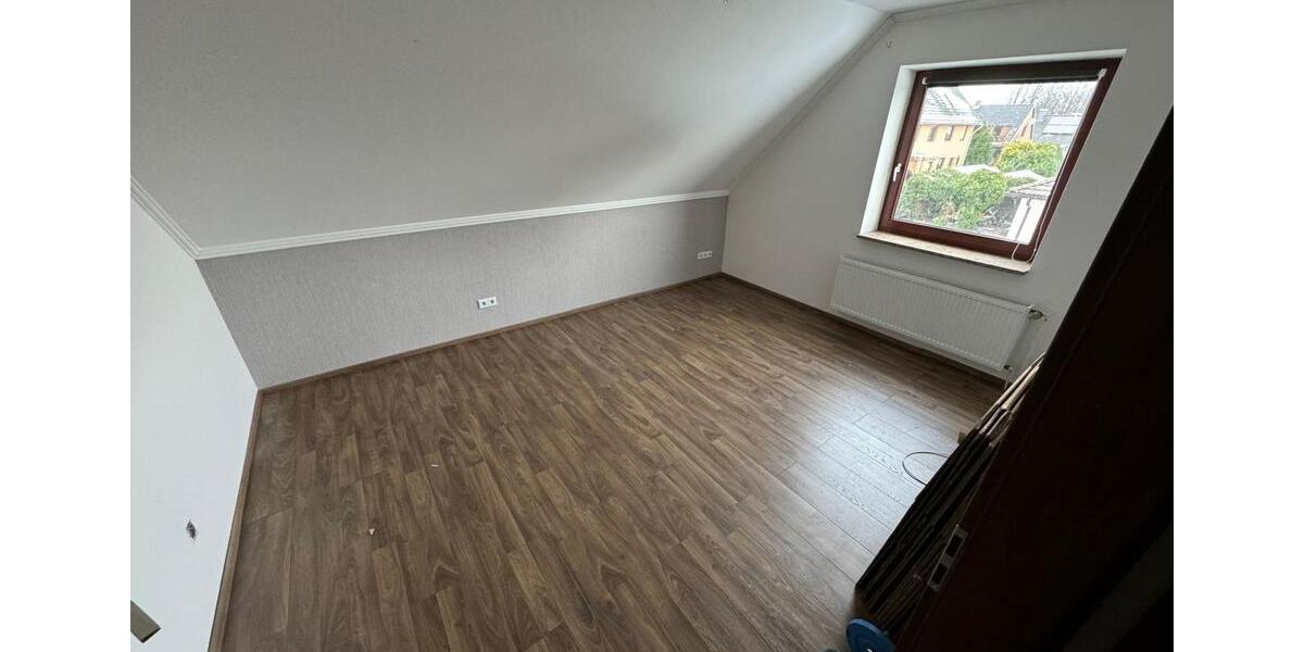Etagenwohnung Lengede - 6 Zimmer, 151 m&sup2;, 1.350&euro; | Angebot:25293036