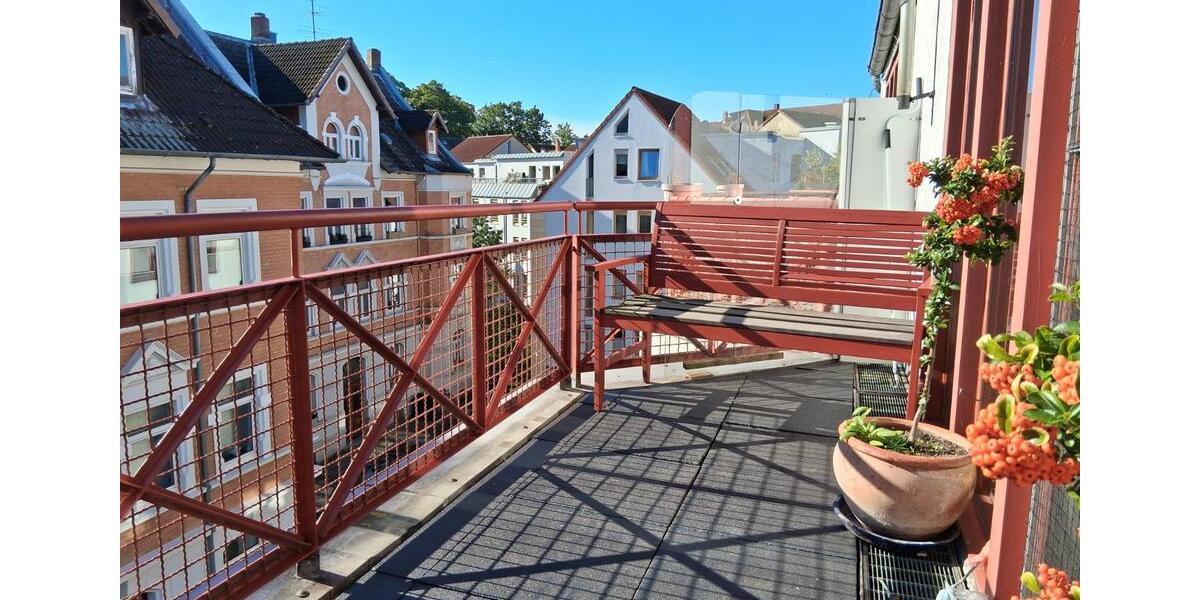 Lichtdurchflutete 4-Zi-Maisonette mit Balkon und Tiefgarage 4 zimmer