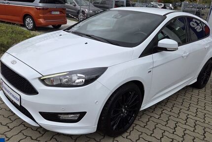 Ford Focus 67.989 km 13.489 € Wolfsburg 38446