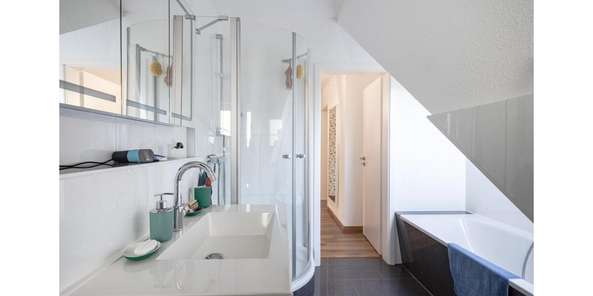 Dachgeschoßwohnung Braunschweig Westliches Ringgebiet - 5 Zimmer, 120 m&sup2;, 380.000&euro; | Angebot:27122040