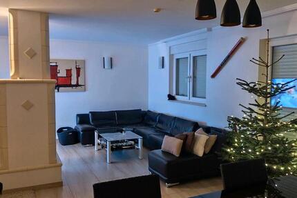 Große, möblierte WG-Zimmer in einem 3-stöckigen Haus 1 zimmer