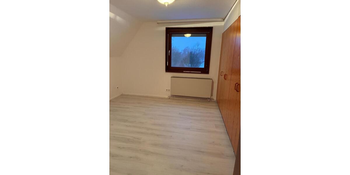 Etagenwohnung Braunschweig Heidberg-Melverode - 4 Zimmer, 120 m&sup2;, 470&euro; | Angebot:24849301
