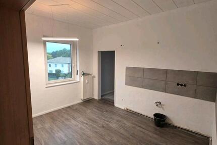 ERSTBEZUG NACH SANIERUNG 3 ZIMMER MIT NEUEM BAD zimmer