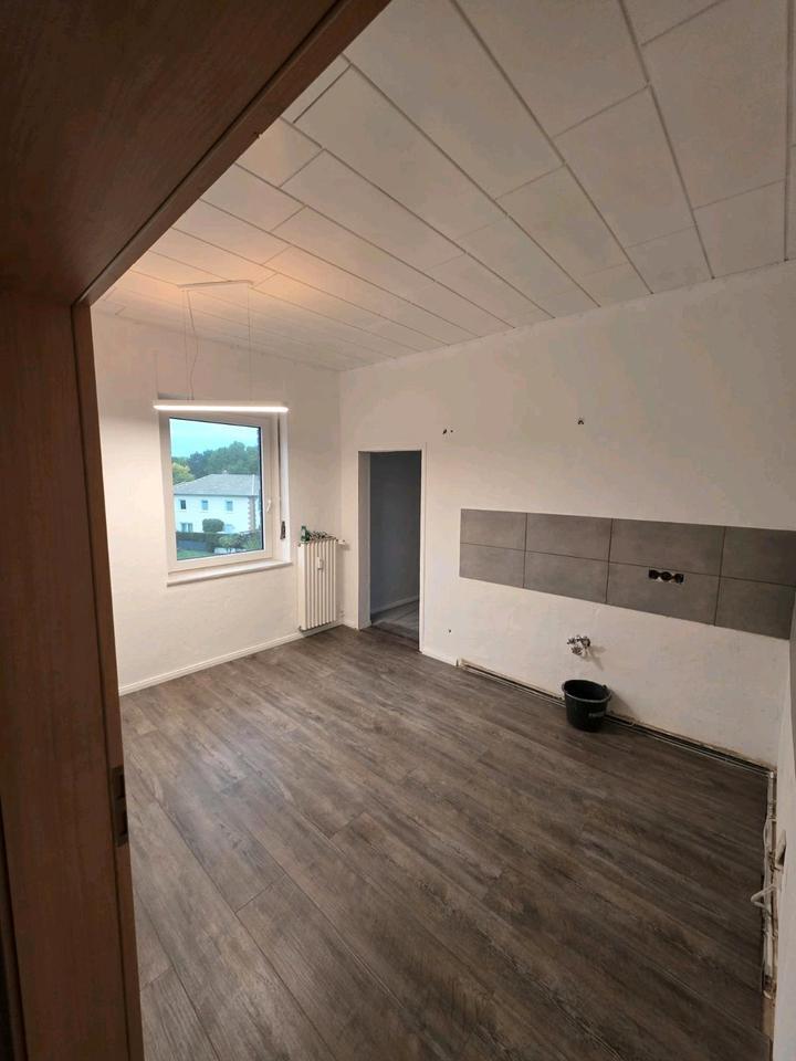 ERSTBEZUG NACH SANIERUNG 3 ZIMMER MIT NEUEM BAD zimmer