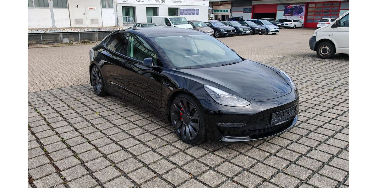 Tesla Model 3 68.884 km 27.470 &euro; Braunschweig 38112
