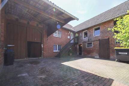 1 bis 2 Familienhaus inkl. Nebengebäude zur Tiernutzung mit Garten 5 zimmer