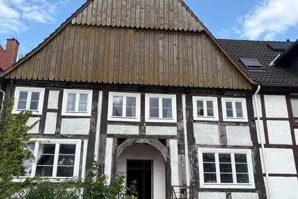 Haus zum Kaufen in Schwalenberg 75.000 € 223 m²
