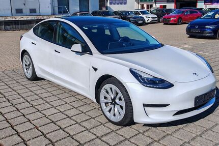 Tesla Model 3 160.322 km 20.970 &euro; Braunschweig 38112