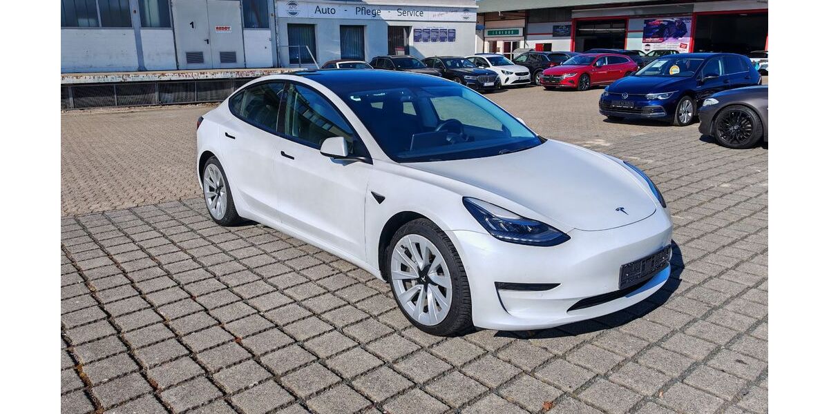 Tesla Model 3 160.322 km 20.970 &euro; Braunschweig 38112
