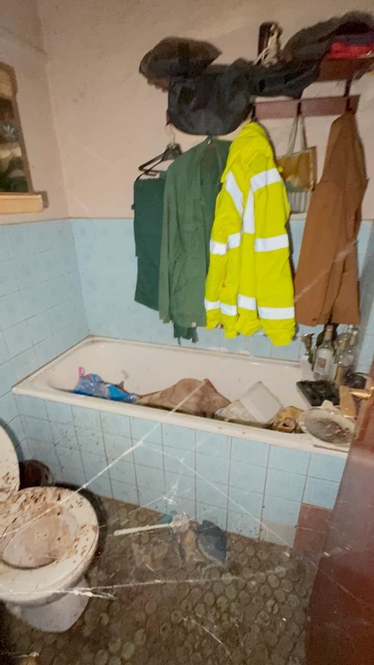 WER BEFREIT MICH AUS DEM DORNRÖSCHENSCHLAF?