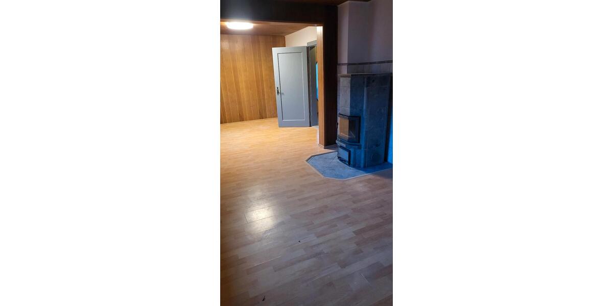 Einfamilienhaus Hillerse - 8 Zimmer, 220 m&sup2;, 1.600&euro; | Angebot:24878290