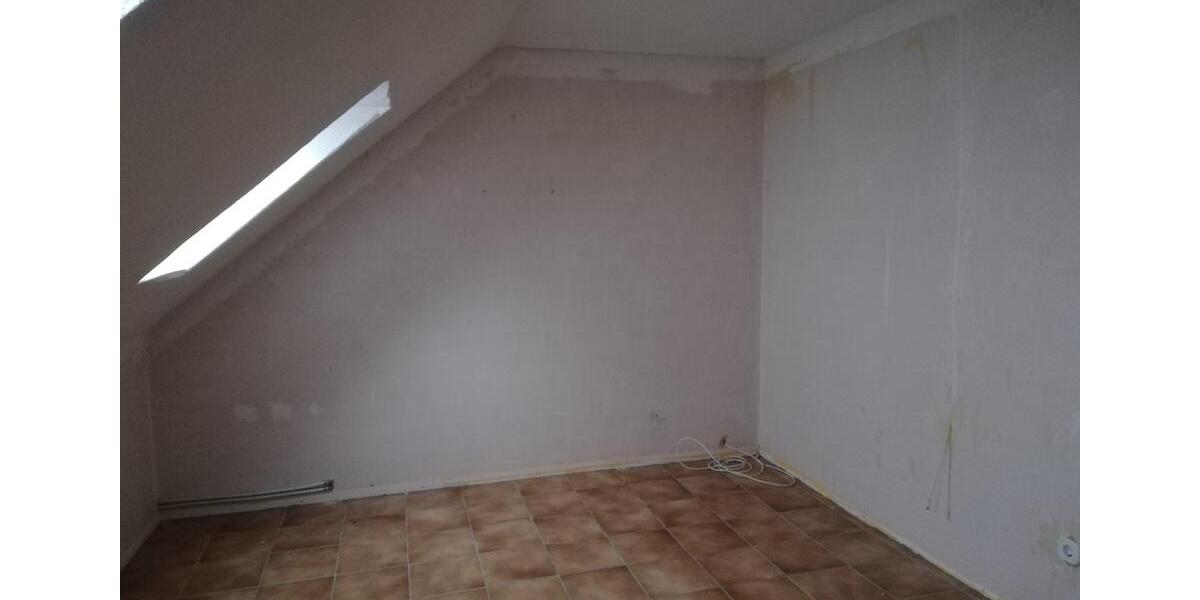 Dachgeschoßwohnung Salzgitter Ortschaft Südost - 5 Zimmer, 118 m&sup2;, 640&euro; | Angebot:24841312