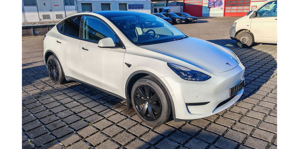 Tesla Model Y 87.902 km 30.970 &euro; Braunschweig 38112
