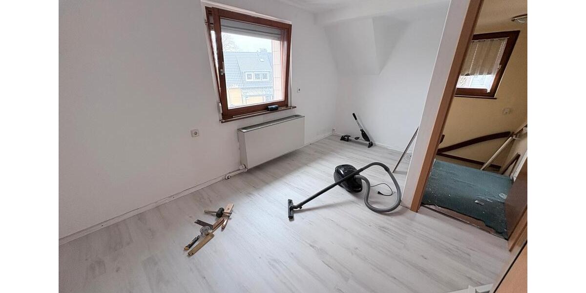 Etagenwohnung Braunschweig Heidberg-Melverode - 4 Zimmer, 120 m&sup2;, 470&euro; | Angebot:24849301