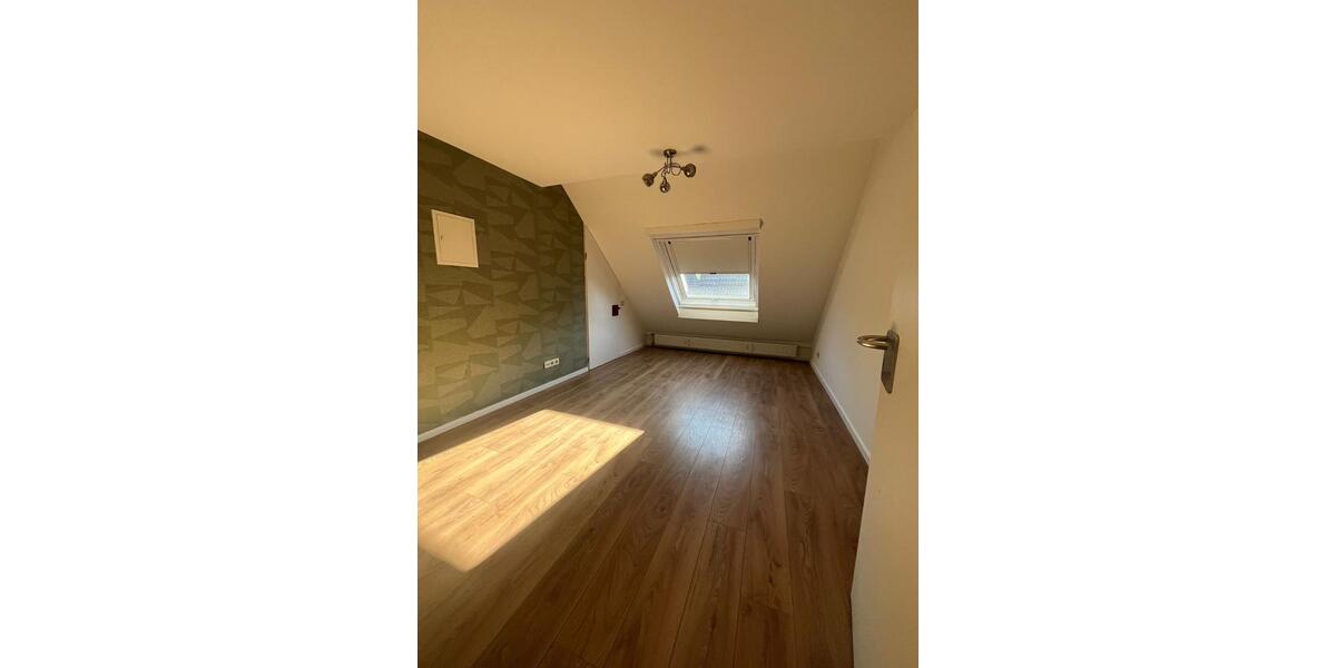 Etagenwohnung Braunschweig Wabe-Schunter-Beberbach - 5 Zimmer, 140 m&sup2;, 1.500&euro; | Angebot:26639370