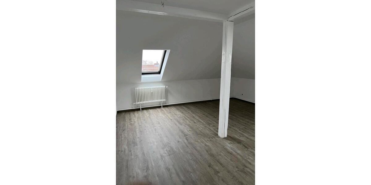 Dachgeschoßwohnung Braunschweig - 3 Zimmer, 100 m&sup2;, 700&euro; | Angebot:25963583