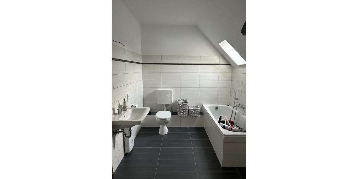 Dachgeschoßwohnung Braunschweig Lehndorf-Watenbüttel - 4 Zimmer, 120 m&sup2;, 1.140&euro; | Angebot:24628717