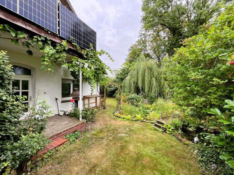 Geräumiges Einfamilienhaus mit Nebengebäude im Zentrum von Meine 6 zimmer