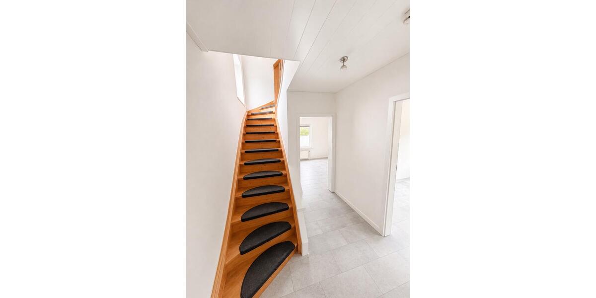 Terrassenwohnung Schwülper - 8 Zimmer, 192 m&sup2;, 1.550&euro; | Angebot:26537957