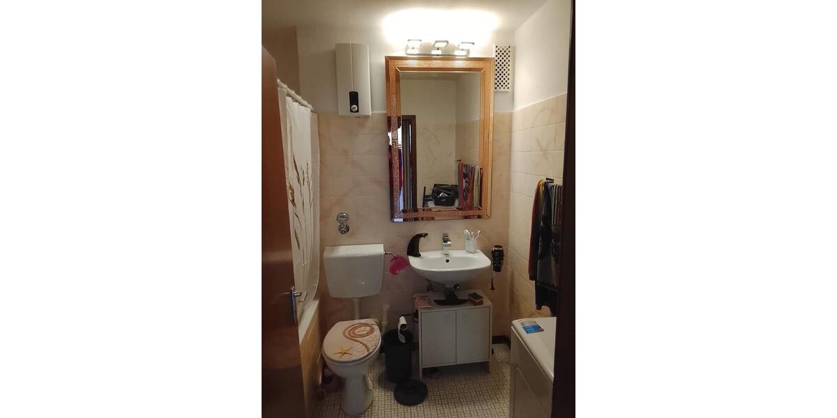 Schöne 2 Zimmer- Wohnung mit sonnenverwöhntem Balkon 2 zimmer