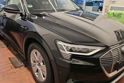 Audi e-tron 81.700 km 32.900 &euro; Salzgitter 38259