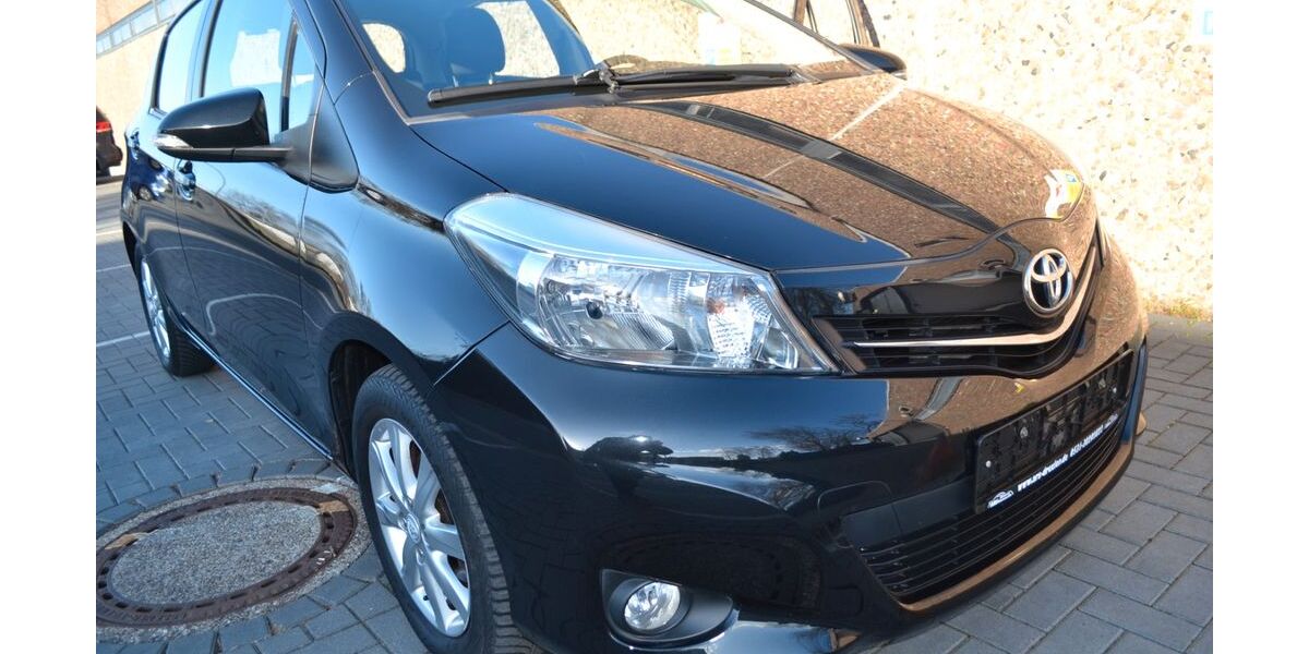 Toyota Yaris 54.640 km 6.400 &euro; BRAUNSCHWEIG 38122