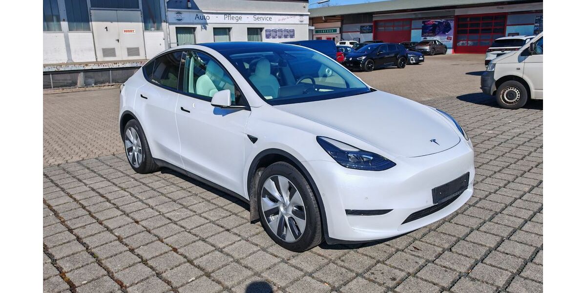 Tesla Model Y 78.212 km 31.970 &euro; Braunschweig 38112