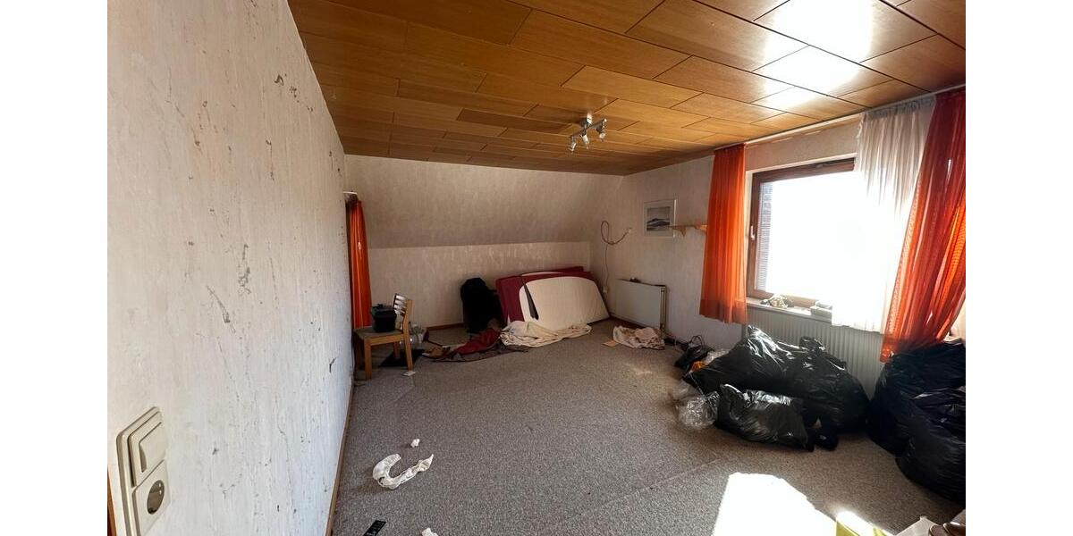 Einfamilienhaus Isenbüttel - 8 Zimmer, 250 m&sup2;, 350.000&euro; | Angebot:25903958