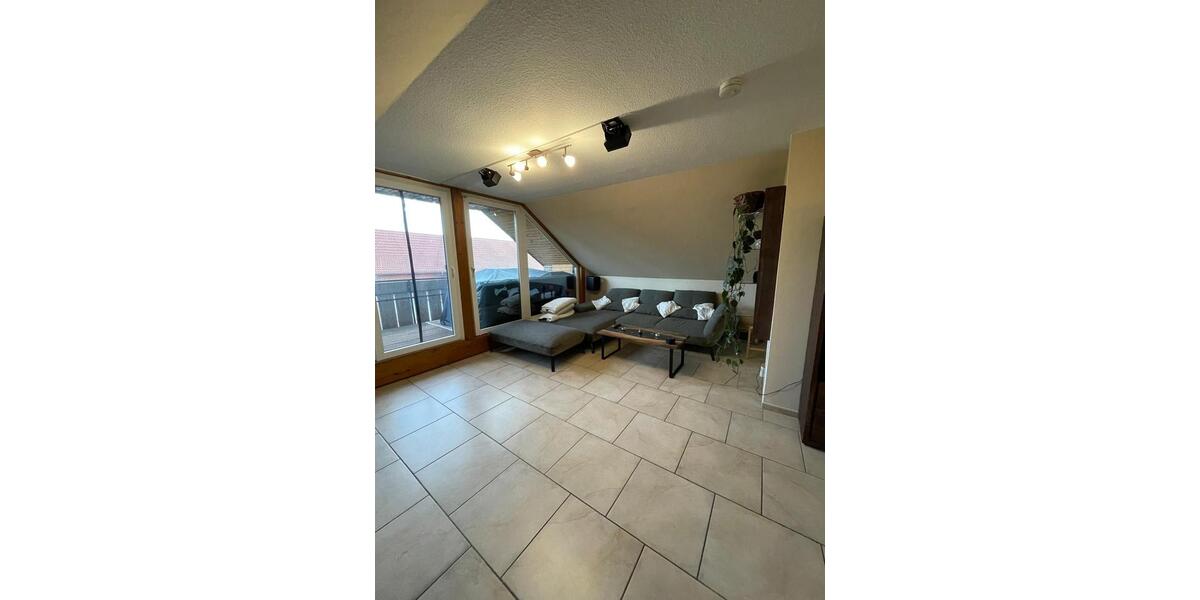 Dachgeschoßwohnung Edemissen - 4 Zimmer, 122 m&sup2;, 950&euro; | Angebot:25804869