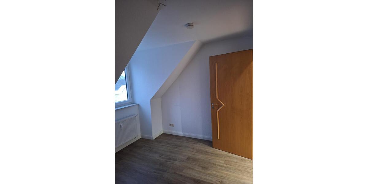 Dachgeschoßwohnung Edemissen - 4 Zimmer, 122 m&sup2;, 950&euro; | Angebot:25804869