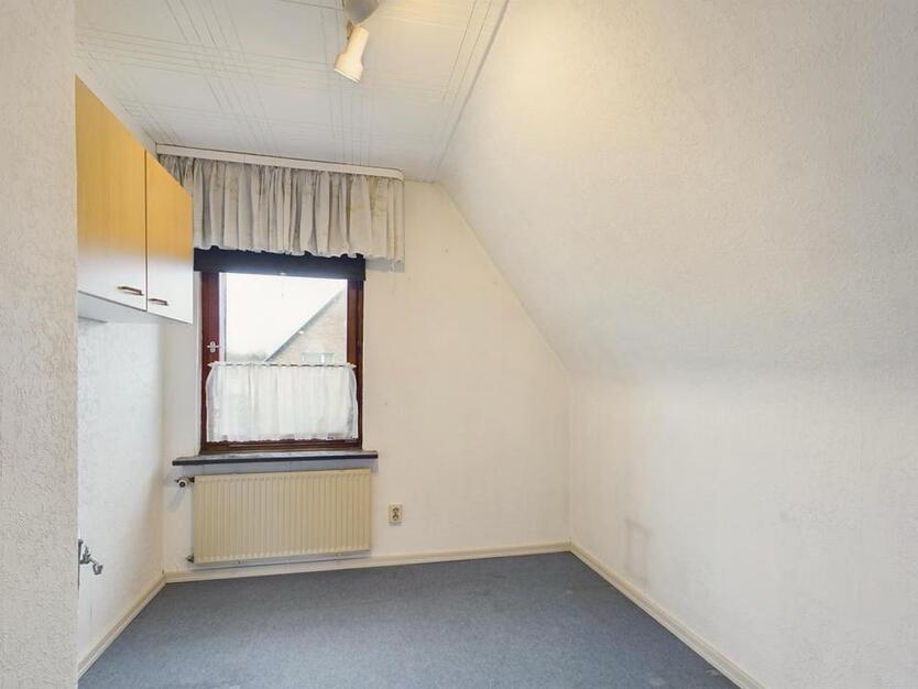 Ein-Zweifamilienhaus mit Tiefgarage & Carport