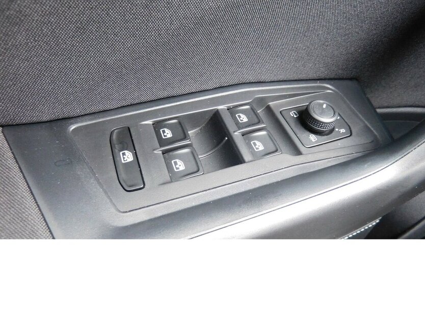 VW T-Roc 1.5 Life TSI BMT Navi Klima Standheizung 29.700 km 23.990 € Vordorf 38533