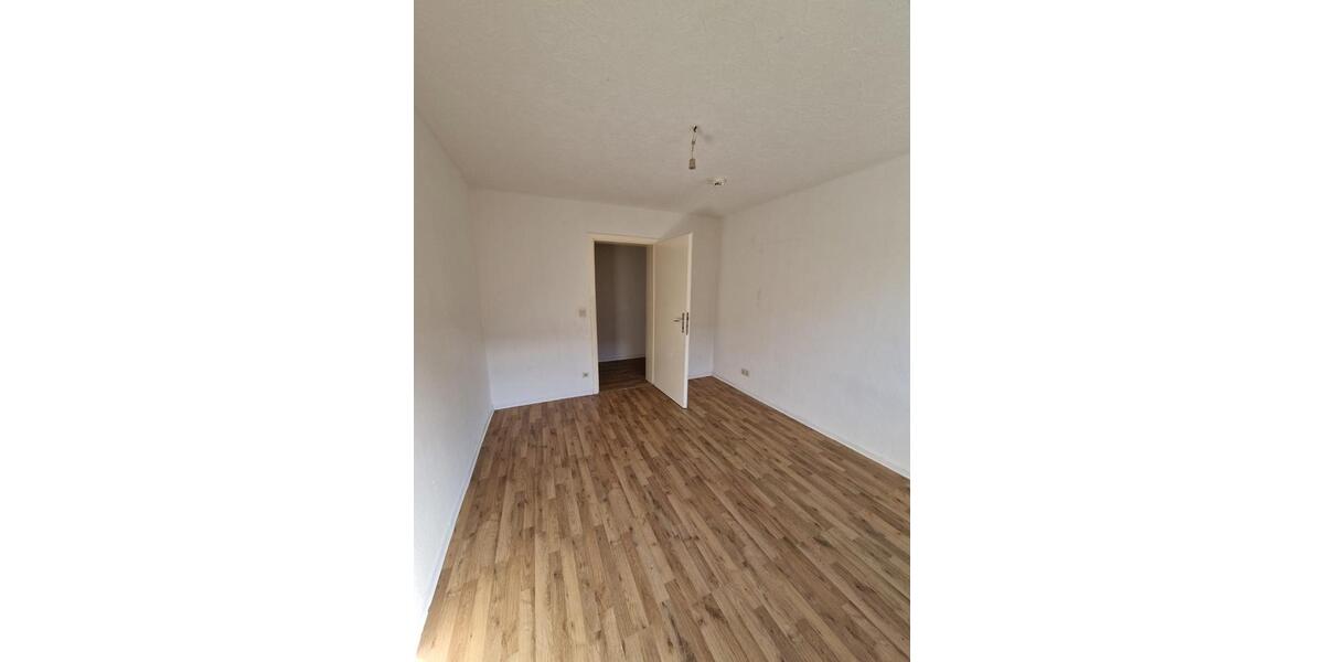 Erdgeschoßwohnung Salzgitter Ortschaft Südost - 7 Zimmer, 113 m&sup2;, 680&euro; | Angebot:26190981