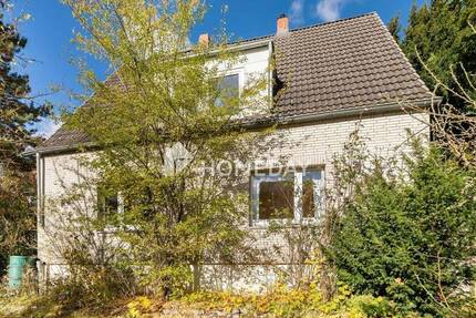 Geräumiges EFH mit 5 Zimmern, Keller, Garagen, Garten und viel Potenzial in ruhiger Lage 5 zimmer