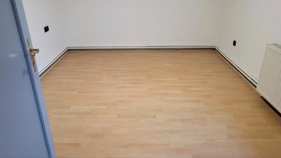 Einfamilienhaus Hillerse - 8 Zimmer, 220 m&sup2;, 1.500&euro; | Angebot:25973906