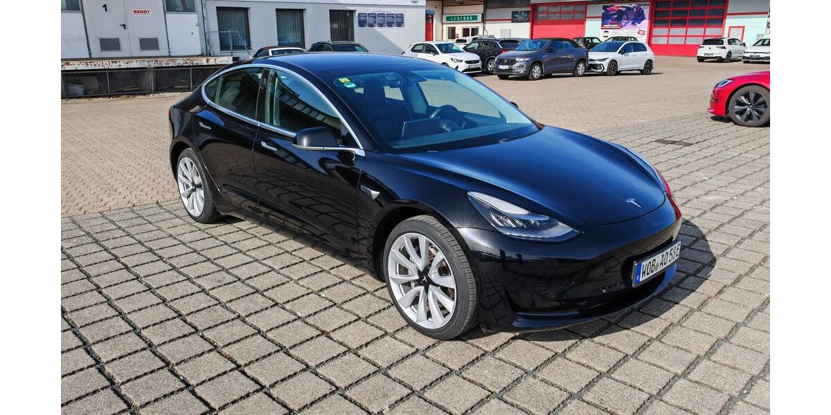 Tesla Model 3 139.589 km 16.970 &euro; Braunschweig 38112