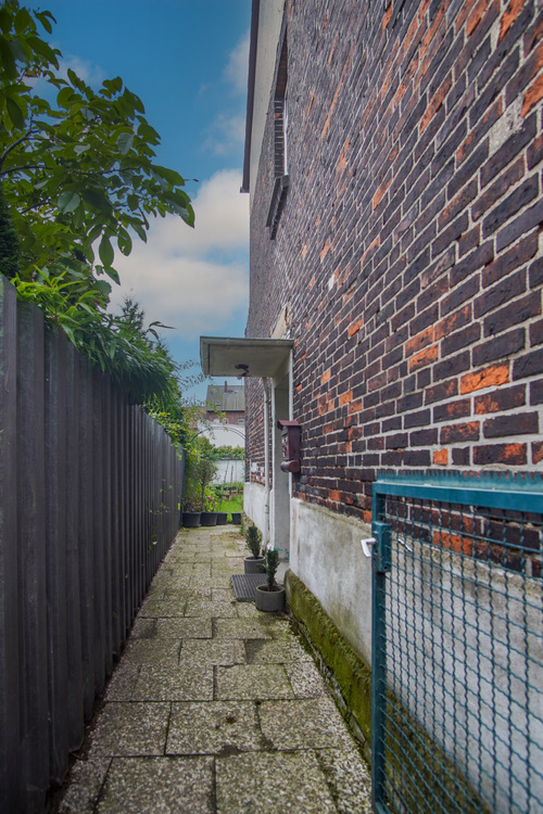 Handwerker aufgepasst! - Zentral gelegenes Mehrfamilienhaus mit Ausbaupotential 7 zimmer