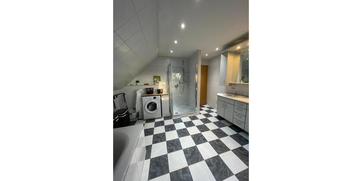 Dachgeschoßwohnung Edemissen - 4 Zimmer, 122 m&sup2;, 950&euro; | Angebot:25804869