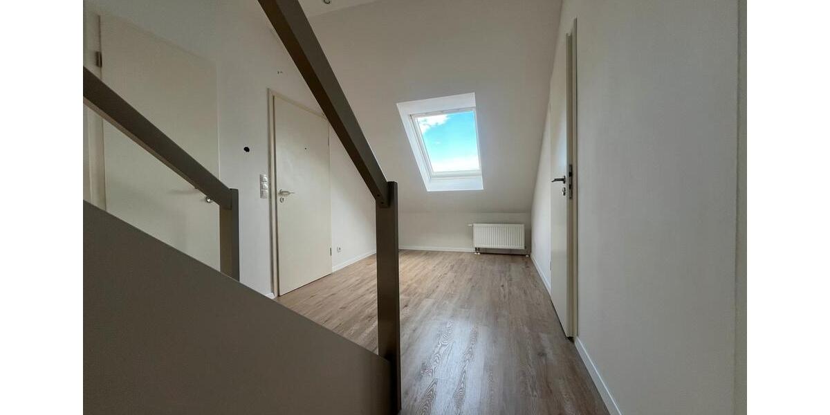 Dachgeschoßwohnung Braunschweig Wabe-Schunter-Beberbach - 3 Zimmer, 84 m&sup2;, 1.008&euro; | Angebot:25925818