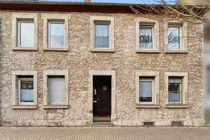 Haus zum Kaufen in Königslutter am Elm 290.000 € 284 m² 12 zimmer