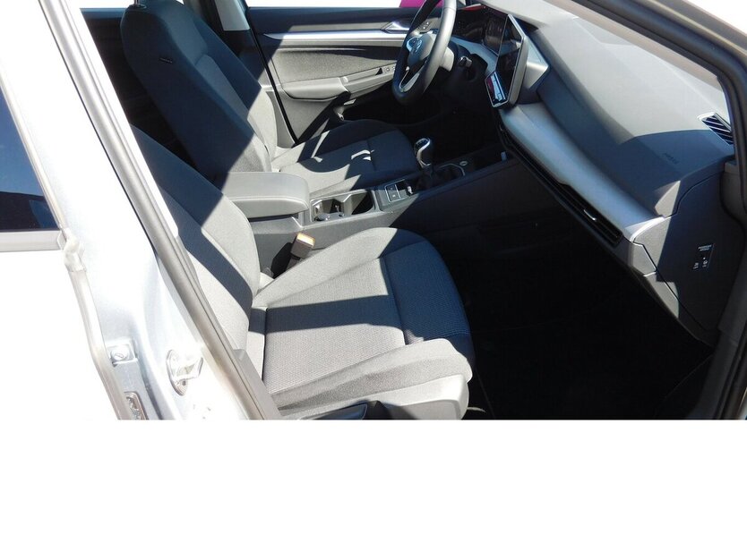 VW Golf VIII 1.5 TSI Navi Klima 6.700 km 20.990 € Vordorf 38533