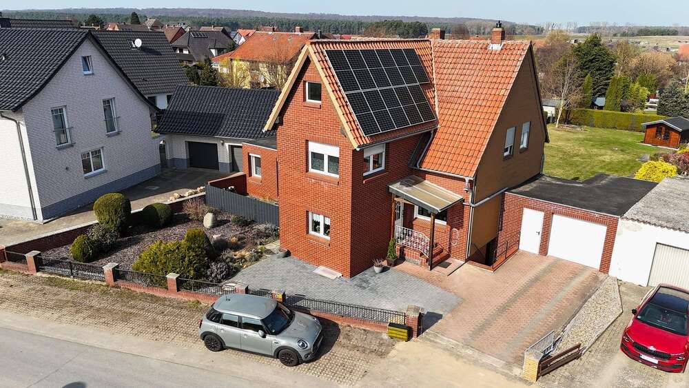 Einfamilienhaus Königslutter (Lauingen) - 7 Zimmer, 202 m&sup2;, 250.000&euro; | Angebot:26521635